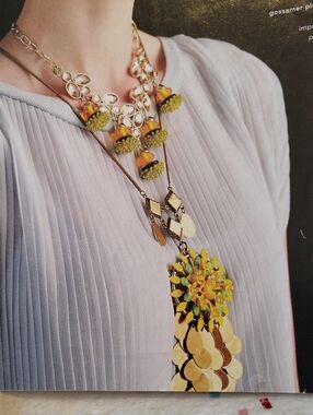 ANTHROPOLOGIE JEWELRY YELLOW FLOWER PENDANT NECKLACE